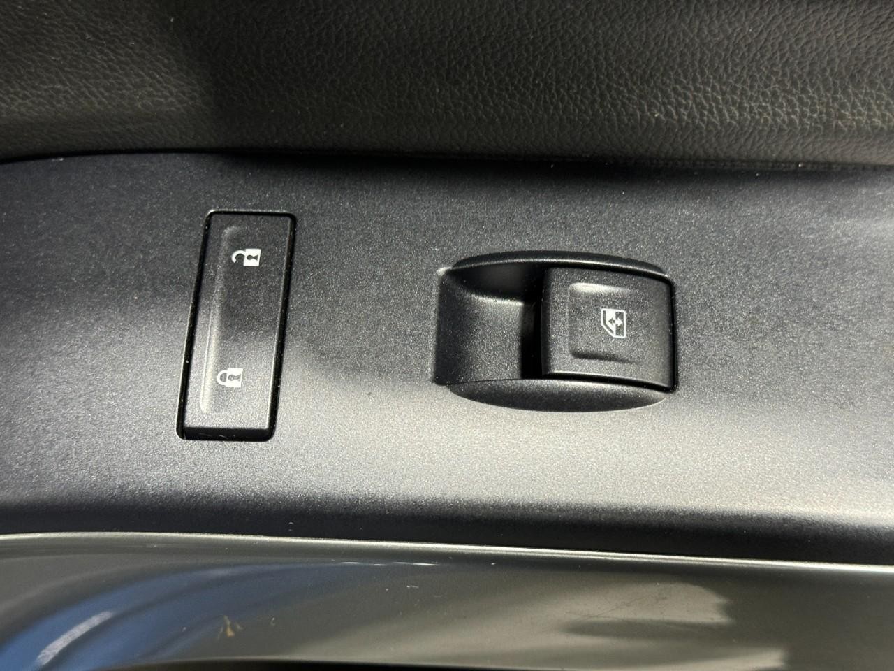 Chevrolet Silverado 1500 Vehicle Full-screen Gallery Image 19