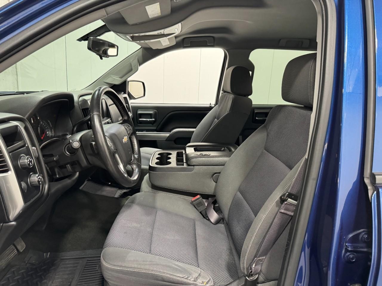 Chevrolet Silverado 1500 Vehicle Full-screen Gallery Image 21