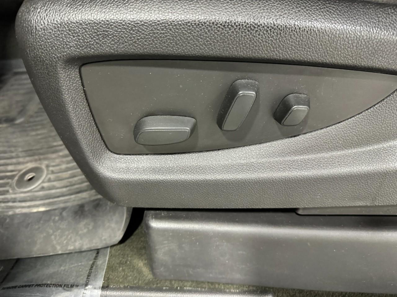 Chevrolet Silverado 1500 Vehicle Full-screen Gallery Image 23