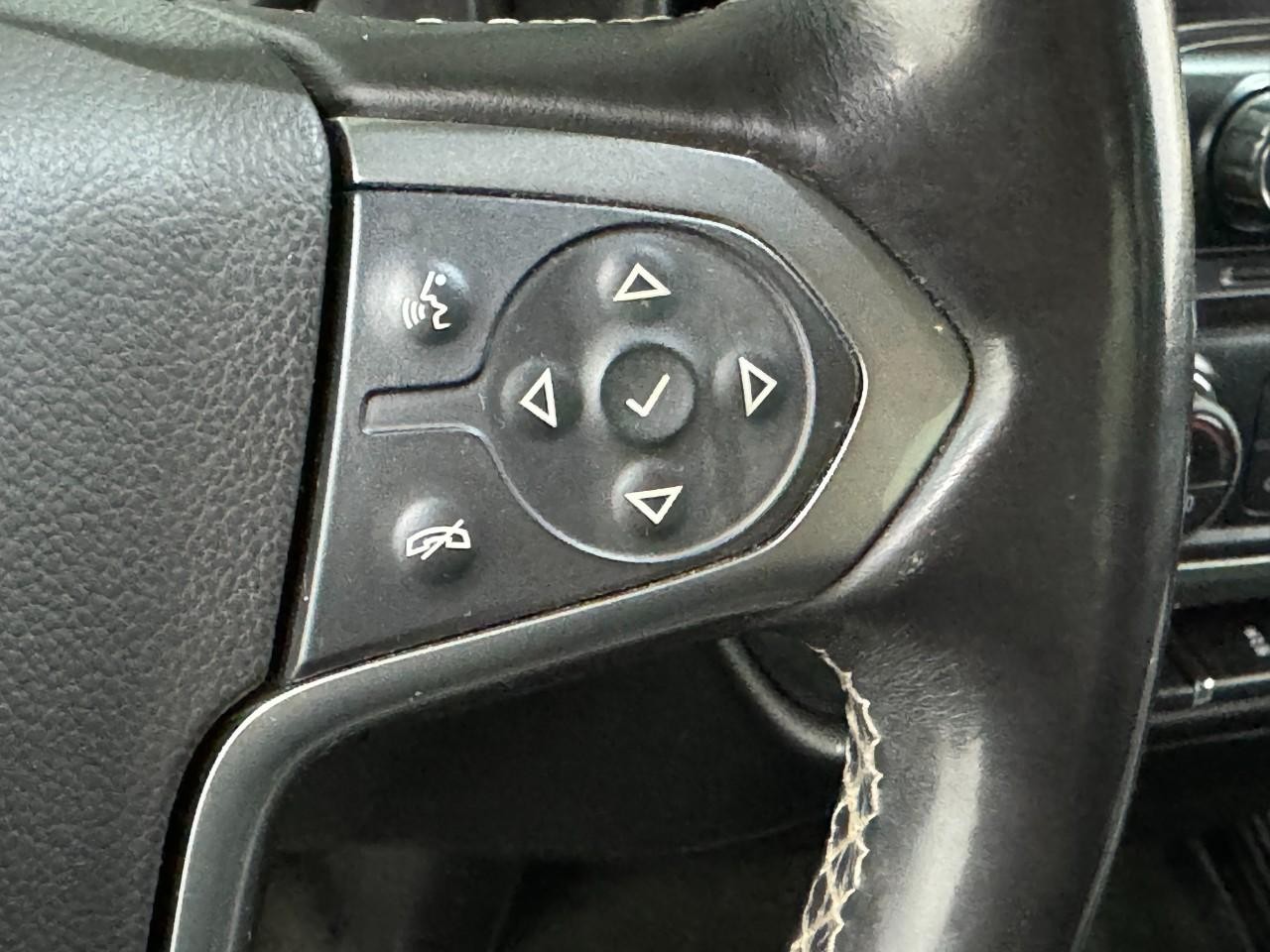 Chevrolet Silverado 1500 Vehicle Full-screen Gallery Image 26