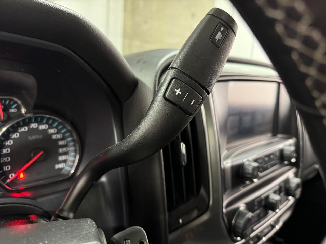 Chevrolet Silverado 1500 Vehicle Full-screen Gallery Image 28