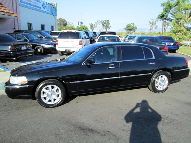 2011 Lincoln Town Car Executive's photo