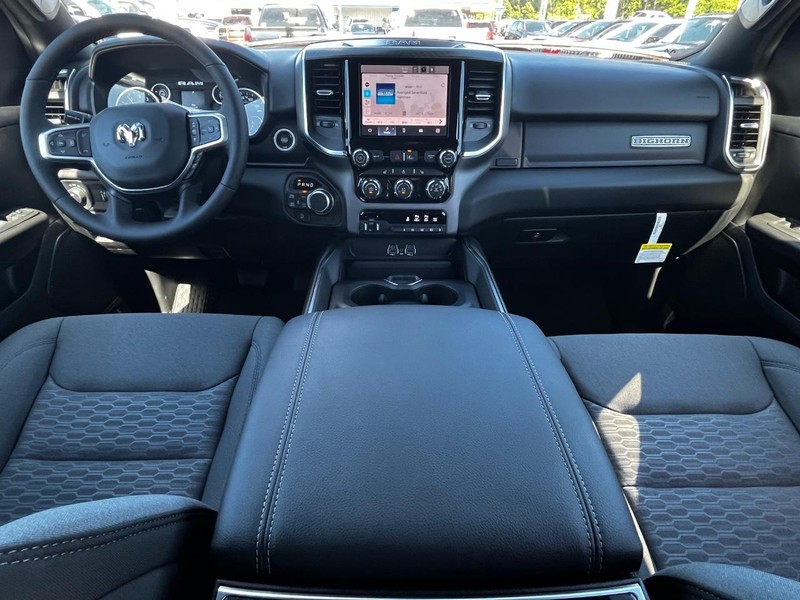 Ram 1500 Vehicle Full-screen Gallery Image 05