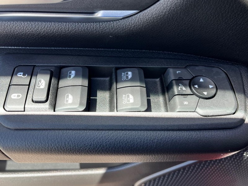 Ram 1500 Vehicle Full-screen Gallery Image 08