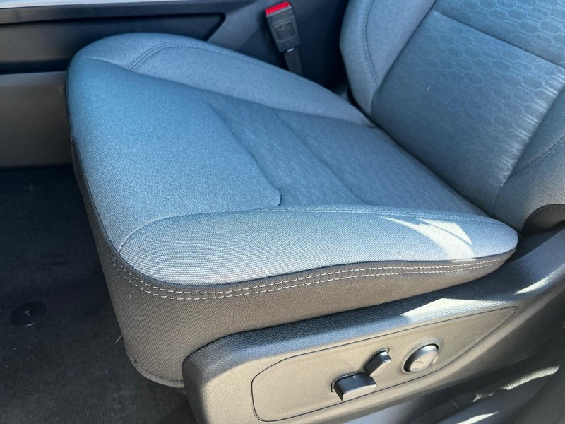 Ram 1500 Vehicle Full-screen Gallery Image 09