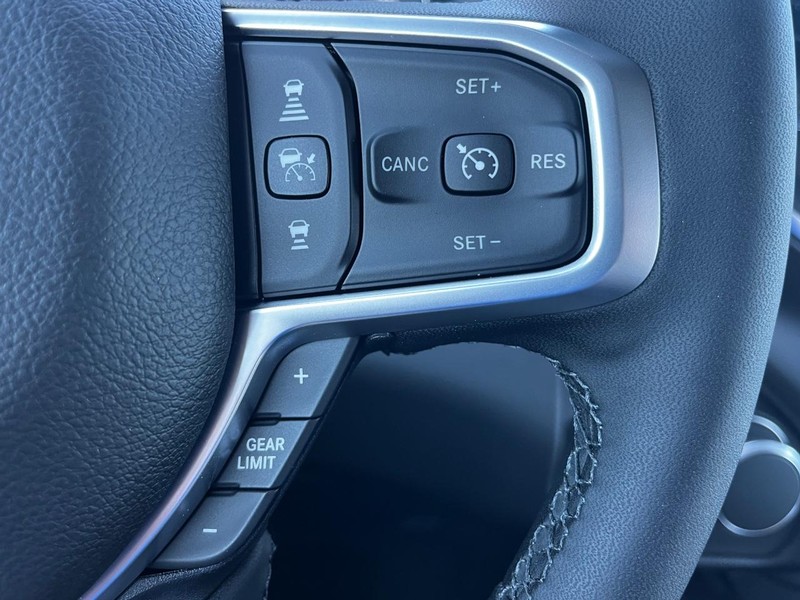 Ram 1500 Vehicle Full-screen Gallery Image 11
