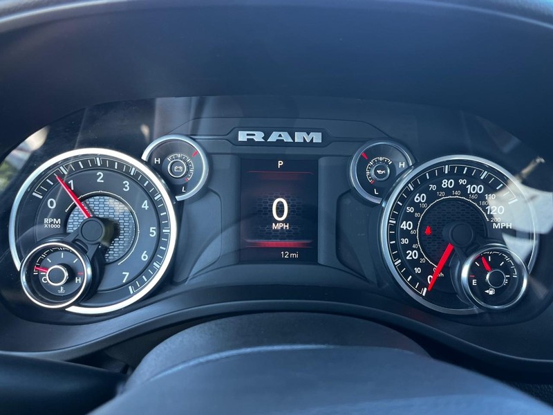 Ram 1500 Vehicle Full-screen Gallery Image 12
