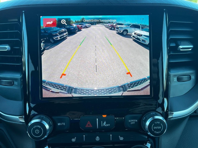 Ram 1500 Vehicle Full-screen Gallery Image 14