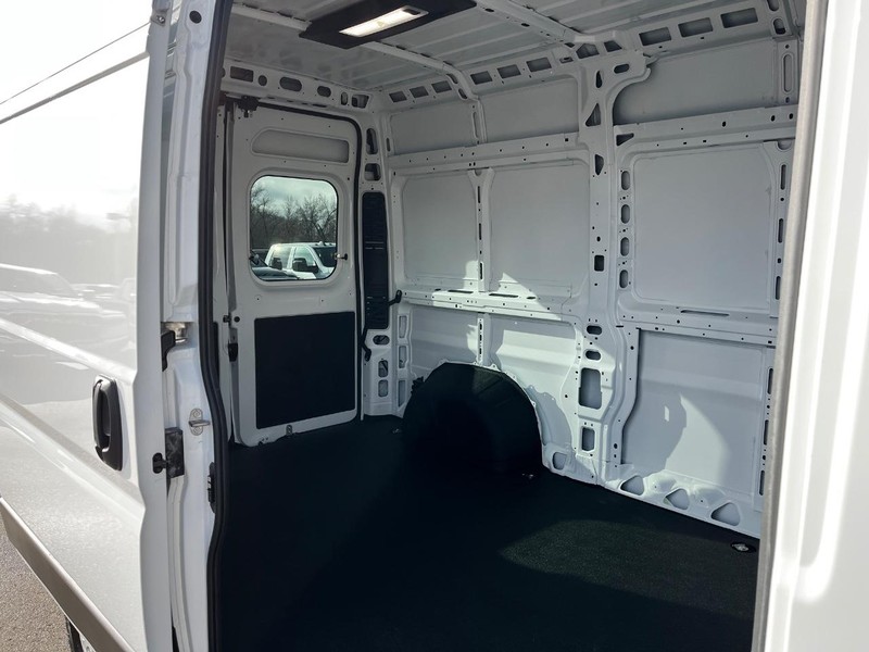 Ram ProMaster Cargo Van Vehicle Full-screen Gallery Image 04