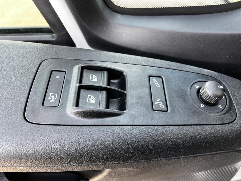 Ram ProMaster Cargo Van Vehicle Full-screen Gallery Image 05