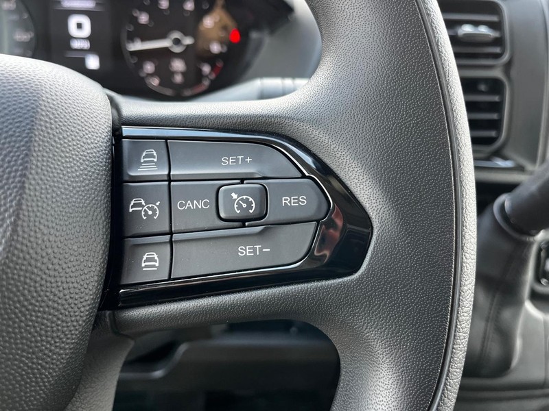 Ram ProMaster Cargo Van Vehicle Full-screen Gallery Image 08