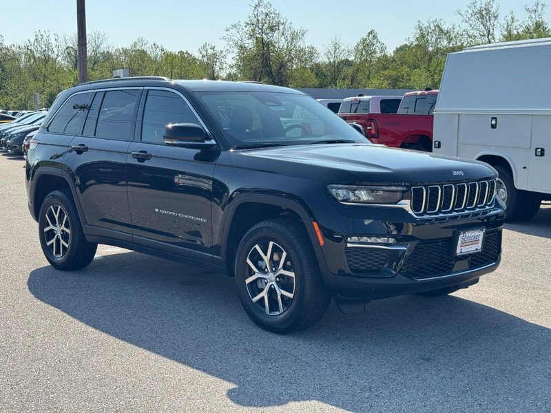 Jeep Grand Cherokee Vehicle Full-screen Gallery Image 02