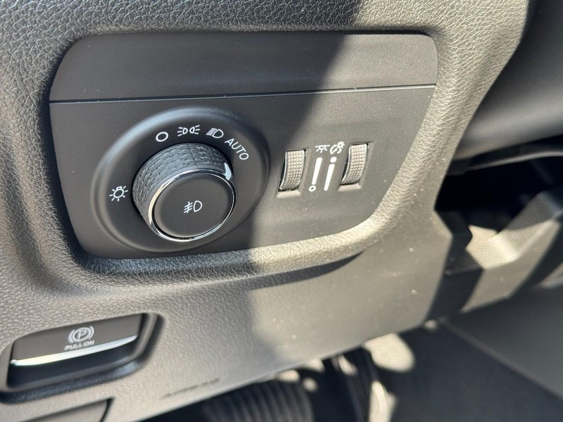 Jeep Grand Cherokee Vehicle Full-screen Gallery Image 13