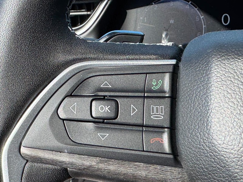 Jeep Grand Cherokee Vehicle Full-screen Gallery Image 14