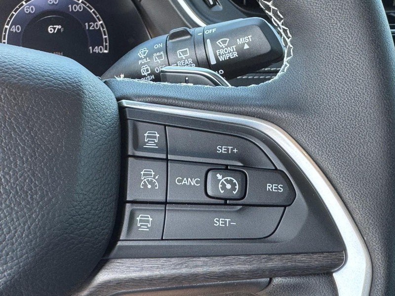 Jeep Grand Cherokee Vehicle Full-screen Gallery Image 15