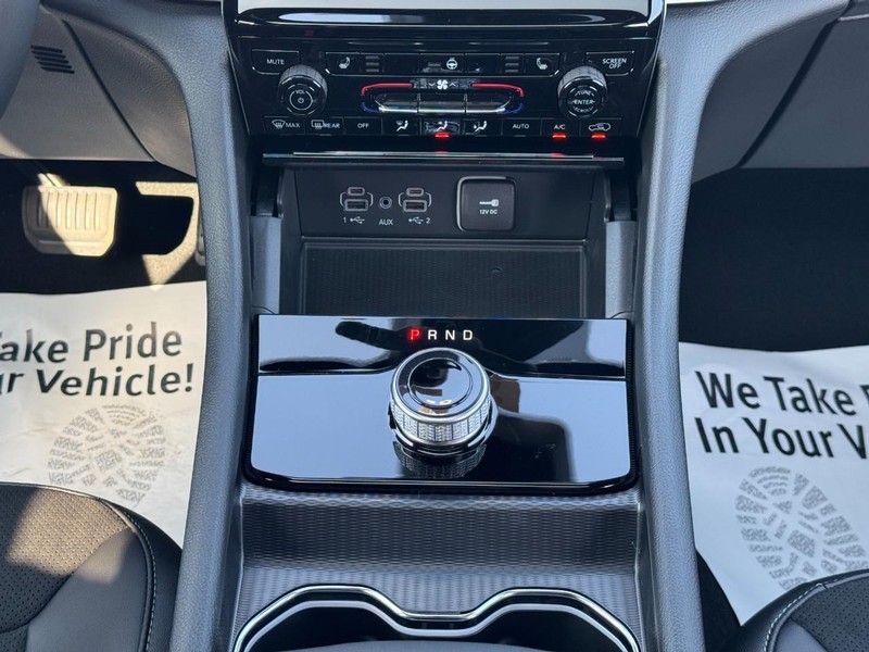 Jeep Grand Cherokee Vehicle Full-screen Gallery Image 09