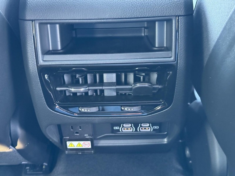 Jeep Grand Cherokee Vehicle Full-screen Gallery Image 10