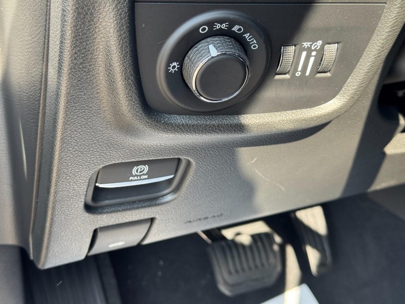 Jeep Grand Cherokee Vehicle Full-screen Gallery Image 11