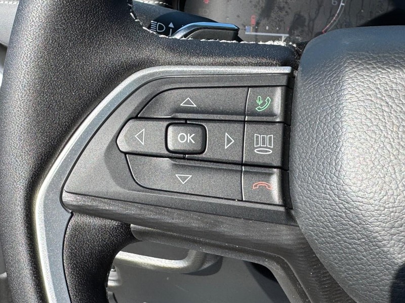 Jeep Grand Cherokee Vehicle Full-screen Gallery Image 12