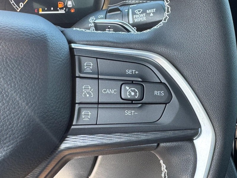 Jeep Grand Cherokee Vehicle Full-screen Gallery Image 13