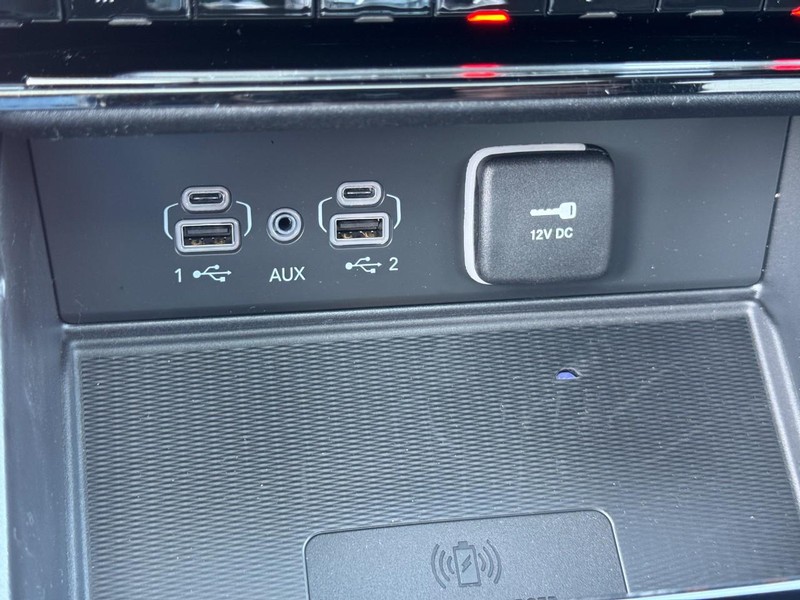 Jeep Grand Cherokee Vehicle Full-screen Gallery Image 15