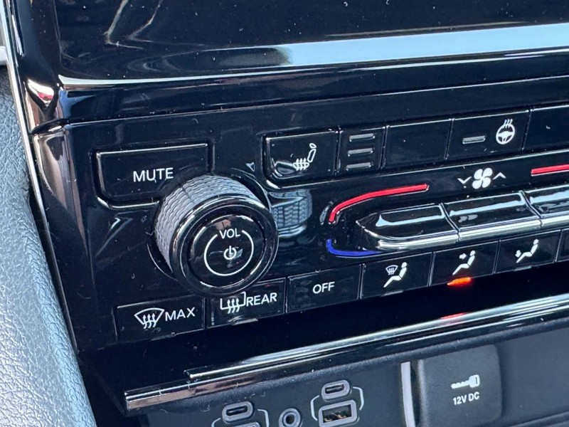 Jeep Grand Cherokee Vehicle Full-screen Gallery Image 16