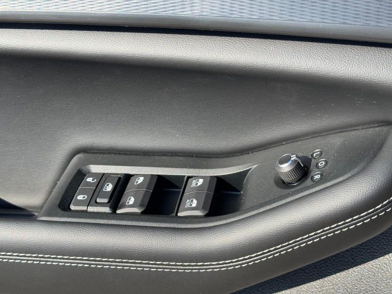 Jeep Grand Cherokee Vehicle Full-screen Gallery Image 17