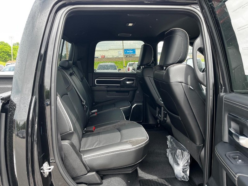 Ram 2500 Vehicle Full-screen Gallery Image 04