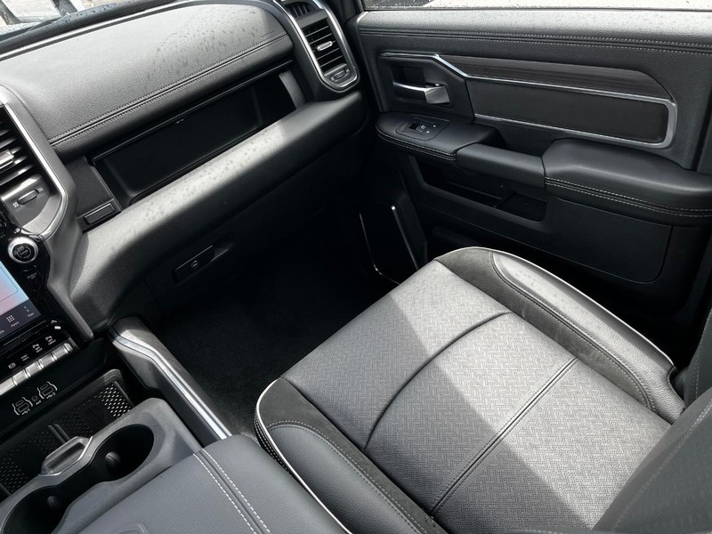 Ram 2500 Vehicle Full-screen Gallery Image 07