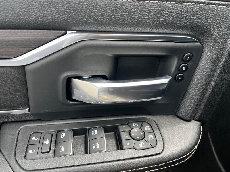 Ram 2500 Vehicle Full-screen Gallery Image 08