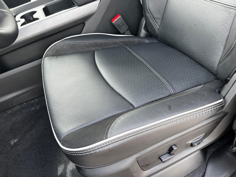 Ram 2500 Vehicle Full-screen Gallery Image 09