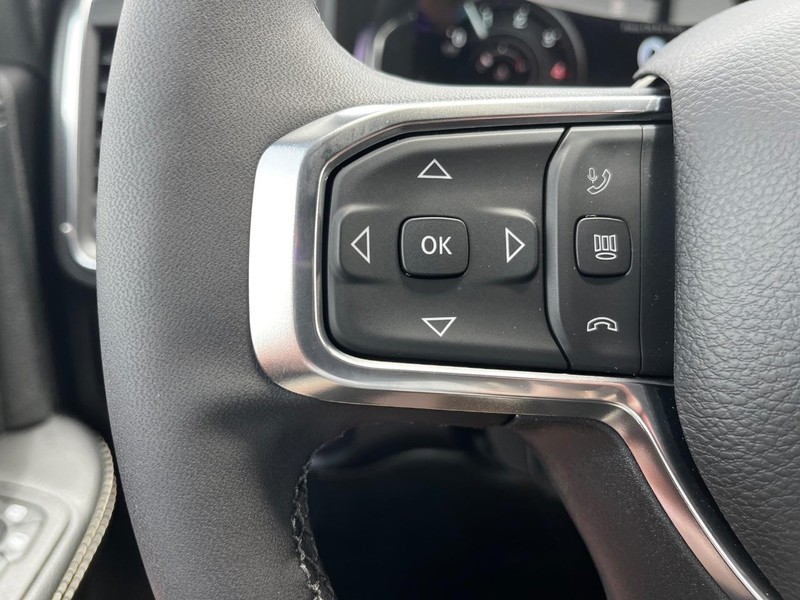 Ram 2500 Vehicle Full-screen Gallery Image 10