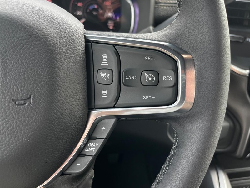 Ram 2500 Vehicle Full-screen Gallery Image 11