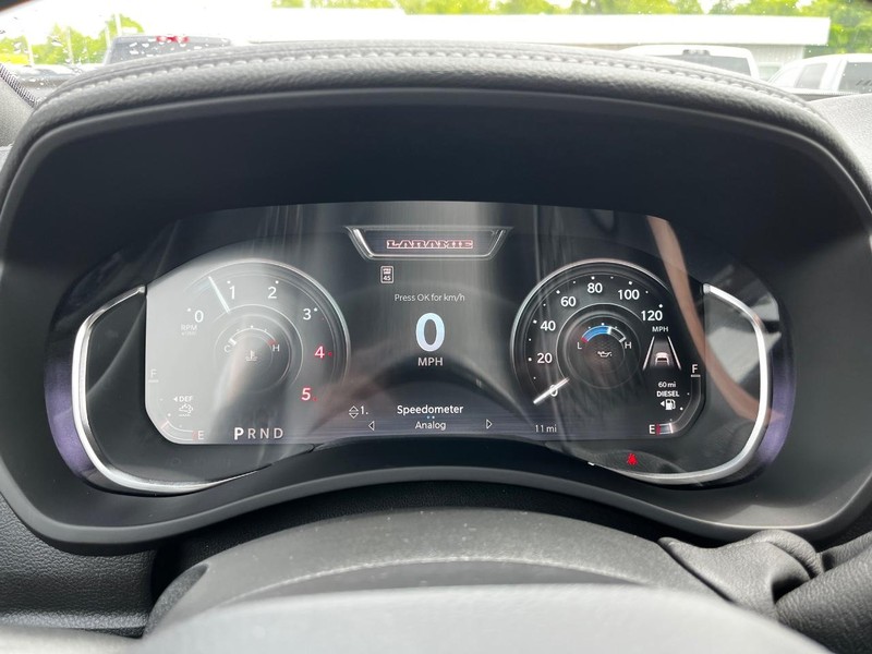 Ram 2500 Vehicle Full-screen Gallery Image 12