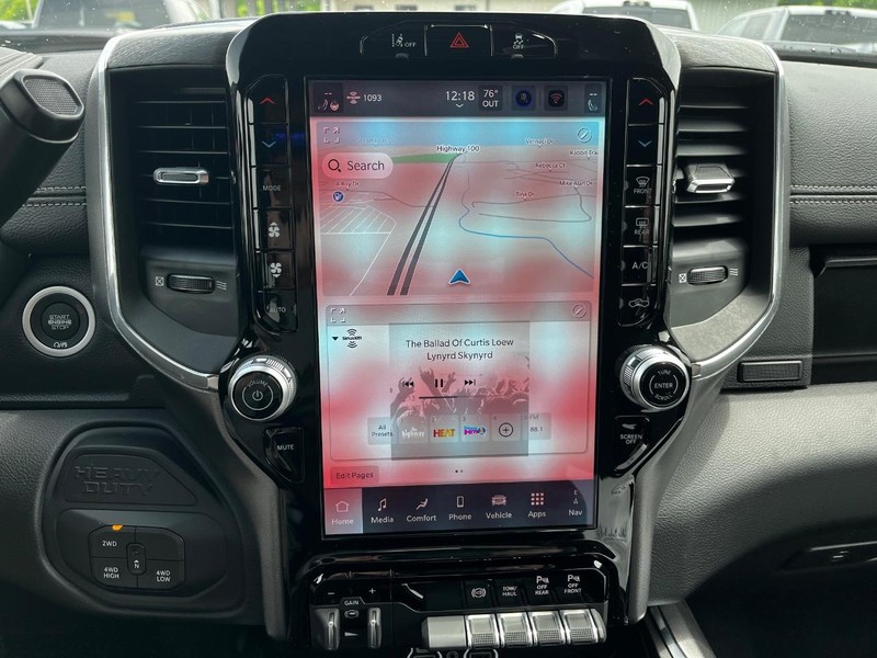 Ram 2500 Vehicle Full-screen Gallery Image 14