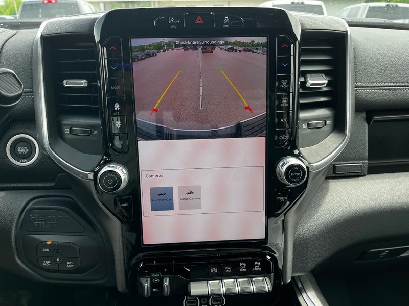 Ram 2500 Vehicle Full-screen Gallery Image 15