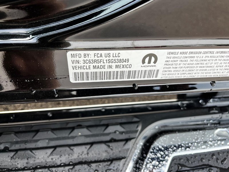 Ram 2500 Vehicle Full-screen Gallery Image 16