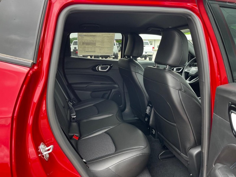 Jeep Compass Vehicle Full-screen Gallery Image 04