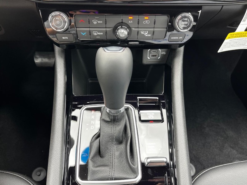 Jeep Compass Vehicle Full-screen Gallery Image 13