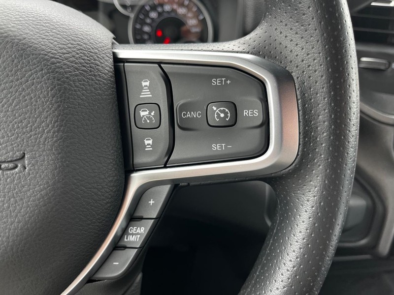 Ram 2500 Vehicle Full-screen Gallery Image 11