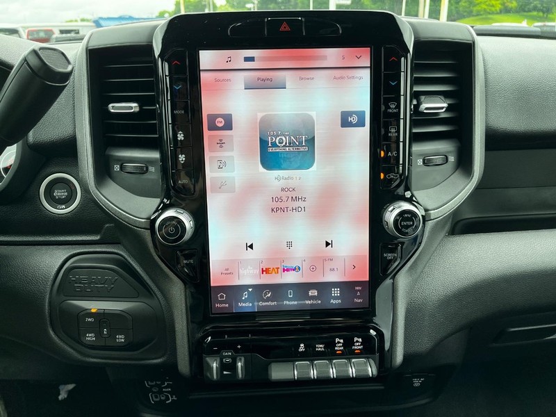 Ram 2500 Vehicle Full-screen Gallery Image 13