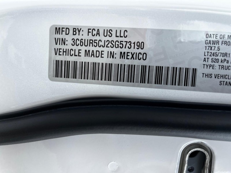 Ram 2500 Vehicle Full-screen Gallery Image 15