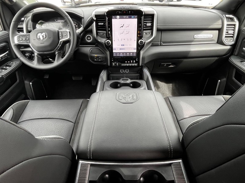 Ram 2500 Vehicle Full-screen Gallery Image 05