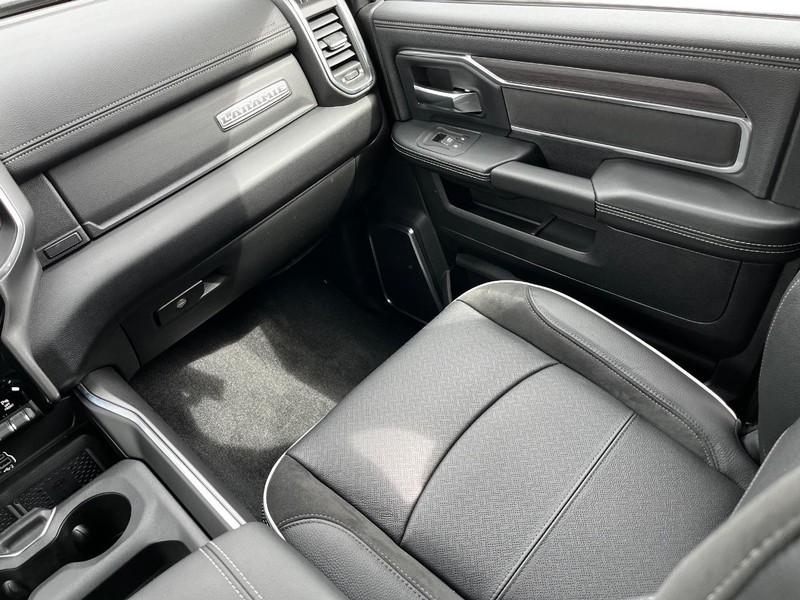 Ram 2500 Vehicle Full-screen Gallery Image 07