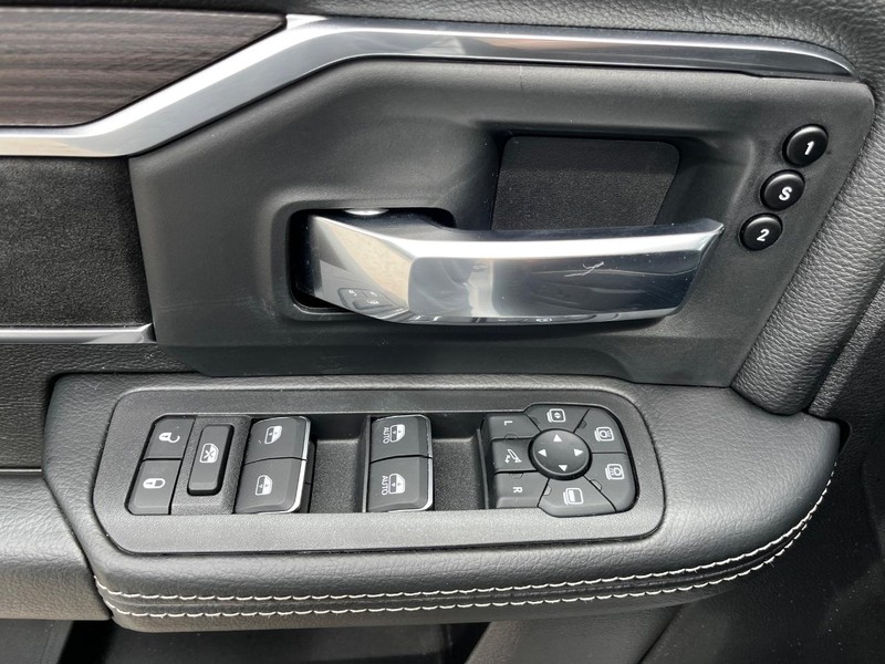 Ram 2500 Vehicle Full-screen Gallery Image 08