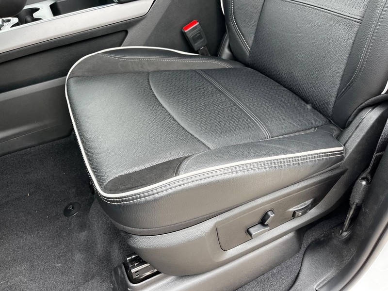 Ram 2500 Vehicle Full-screen Gallery Image 09