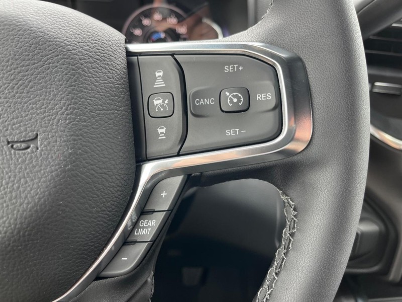 Ram 2500 Vehicle Full-screen Gallery Image 11