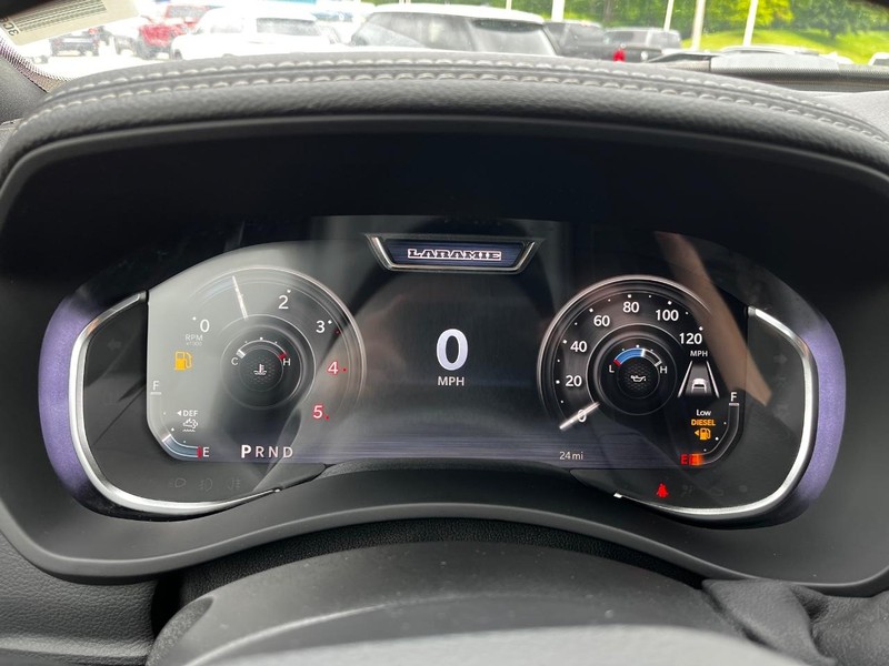 Ram 2500 Vehicle Full-screen Gallery Image 12