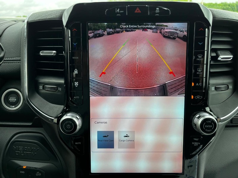 Ram 2500 Vehicle Full-screen Gallery Image 15