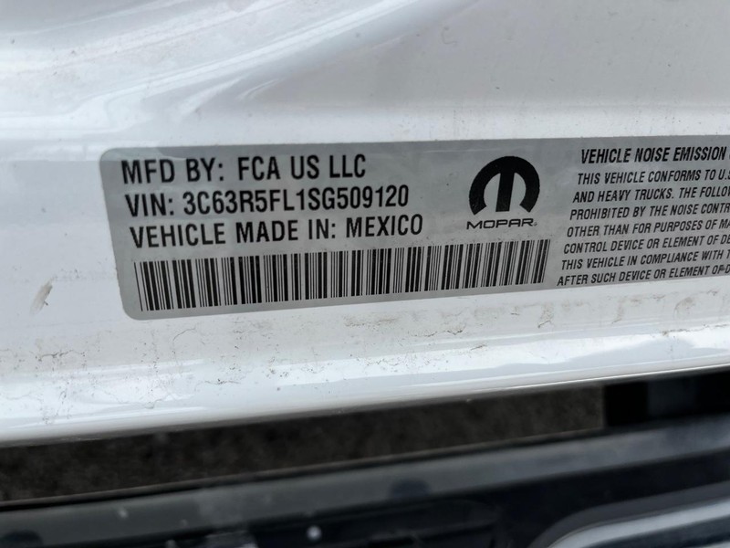 Ram 2500 Vehicle Full-screen Gallery Image 16